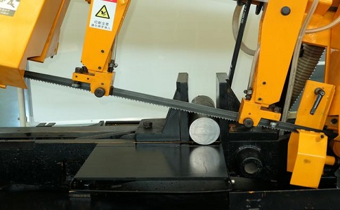 潮安数控带锯床自动送料精度会出现偏差吗？